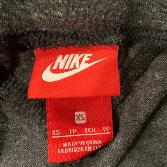 NIKE SIZE XS ATHLETIC SHORTS - Picture 5 of 6